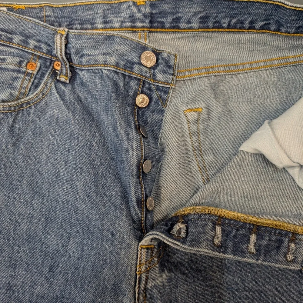 Levi's‎ 501 Original Fit Jeans Mens 36x30 Medium Wash Blue Button Fly Denim 0193
